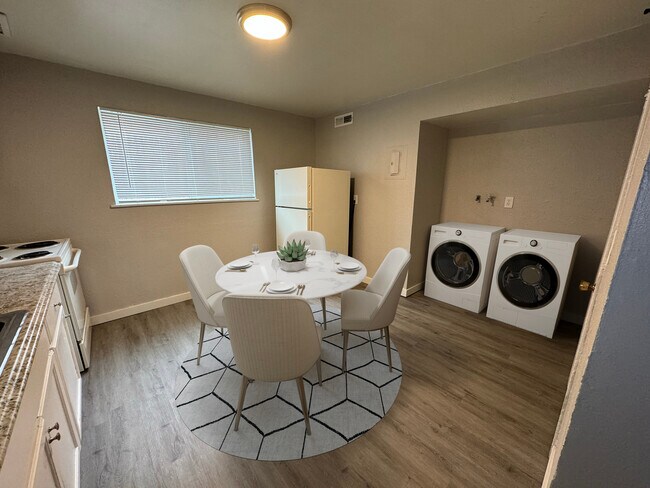 Foto del edificio - Foothills West Apartments