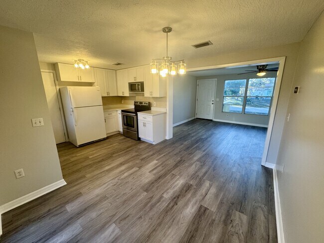 Building Photo - 403 Tillman Ave SW