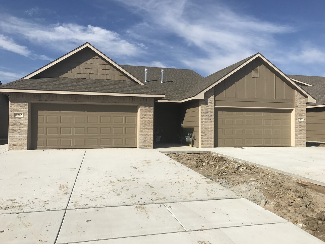 2762 E 45th St N, Wichita, KS 67219 Townhome Rentals in Wichita KS