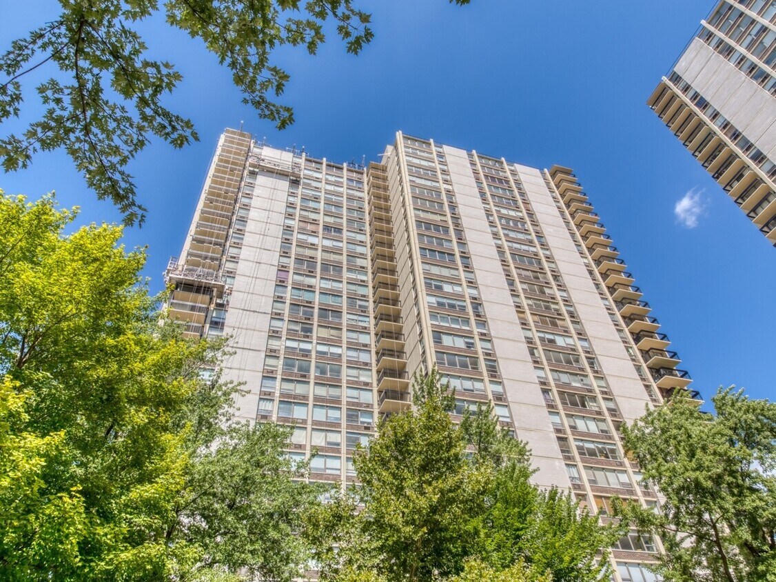 1360 N Sandburg Terrace Unit 2106, Chicago, IL 60610 Condo for Rent