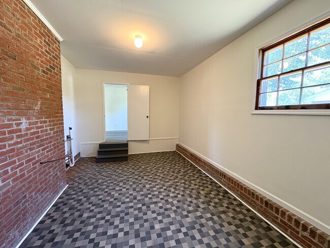 Foto del edificio - 216 Lakeland Dr