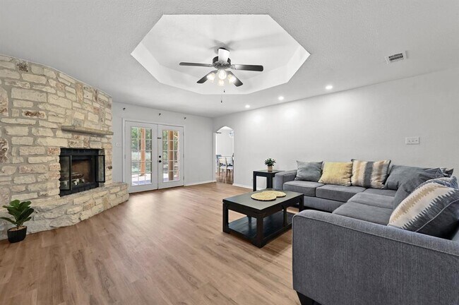 Foto del edificio - 1045 Hidden Hills Dr
