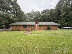 Building Photo - 4001 Peggy Ln