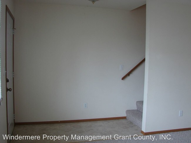 Building Photo - 1310 Shaker Pl