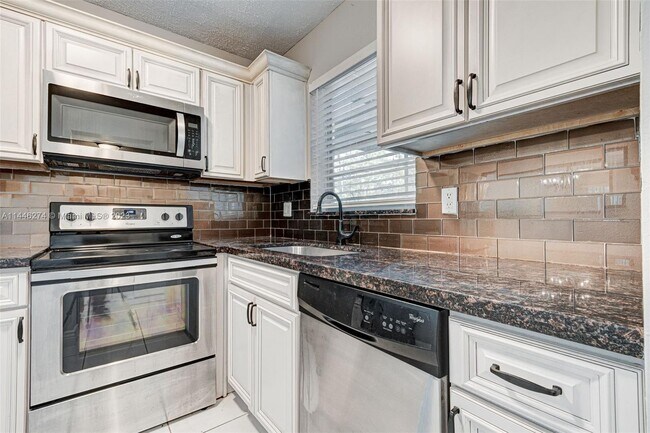 Building Photo - 3048 Sunrise Lakes Dr E