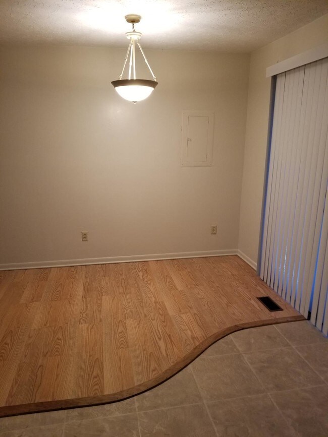 813 Hunt St, Ashland, KY 41101 Townhouse for Rent in Ashland, KY