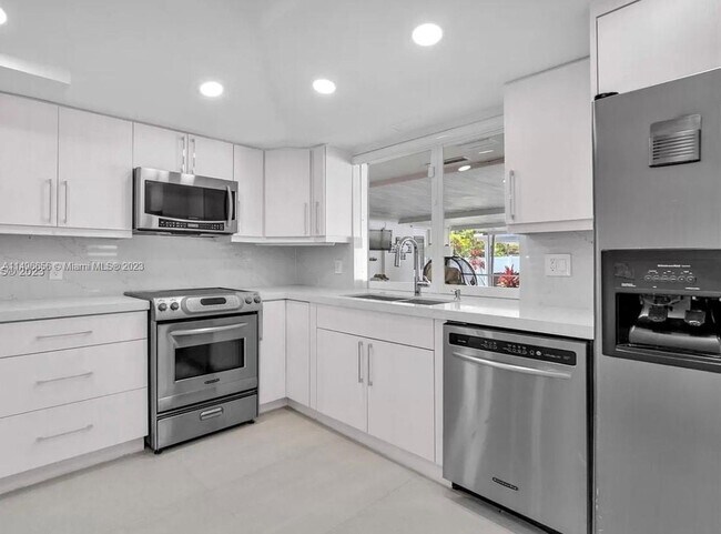 Building Photo - 1718 N 46th Ave