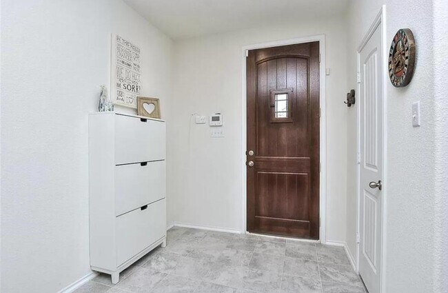 Foto del edificio - 2950 E Old Settlers Blvd