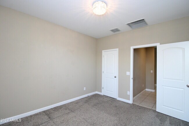 Building Photo - 30425 W Picadilly Rd