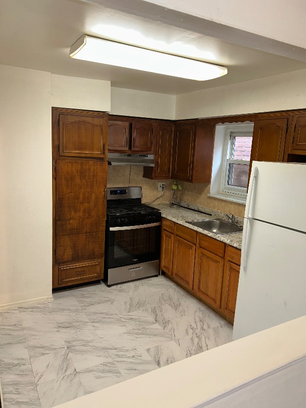 Photo - 142-22 Pershing Crescent Townhome