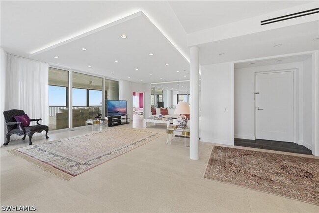 Foto del edificio - 8665 Bay Colony Dr