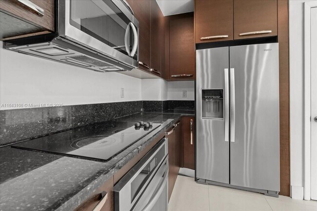 Foto del edificio - 3030 NE 188th St