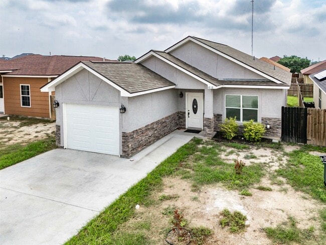 Building Photo - 1012 Tesoro Park