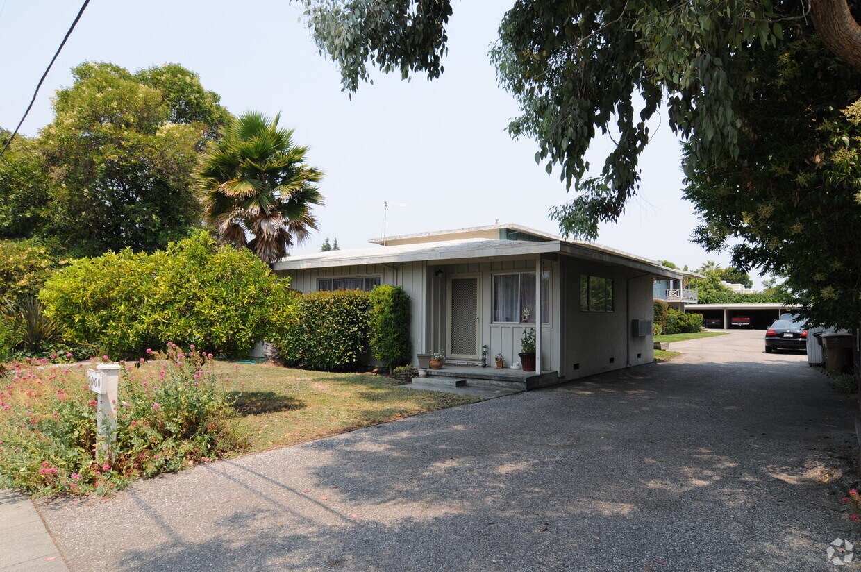 Primary Photo - 2000 Colony St