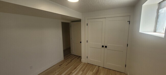 Building Photo - 470 E 200 N