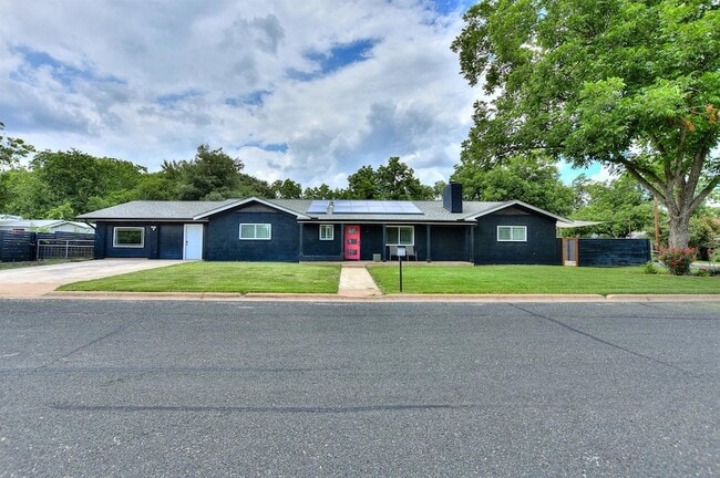 Building Photo - 1407 E 19th St