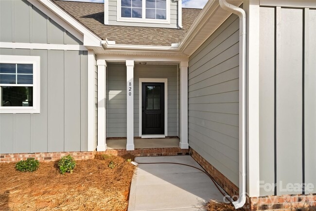 Building Photo - 820 N Rocky River Rd