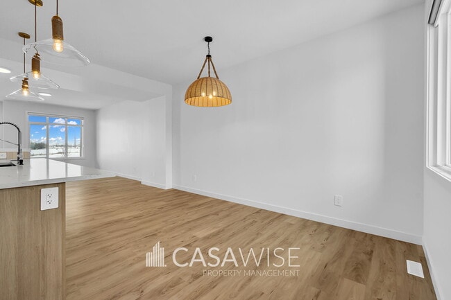 Building Photo - 203 Kinglet Blvd