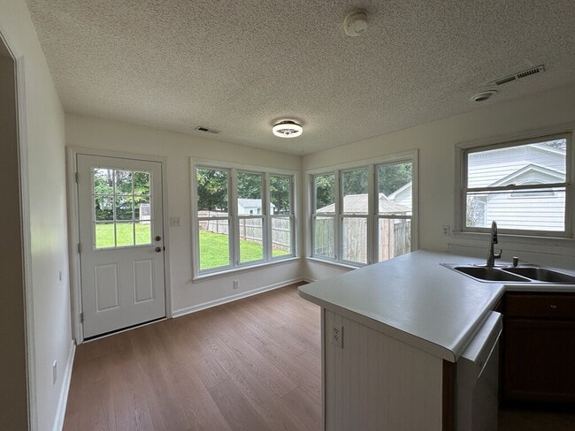 Building Photo - 237 Baytree Dr