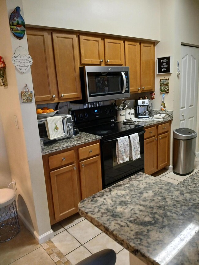 Foto del edificio - 9833 Baywinds Blvd