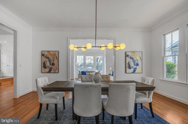 Foto del edificio - 5127 Cathedral Ave NW