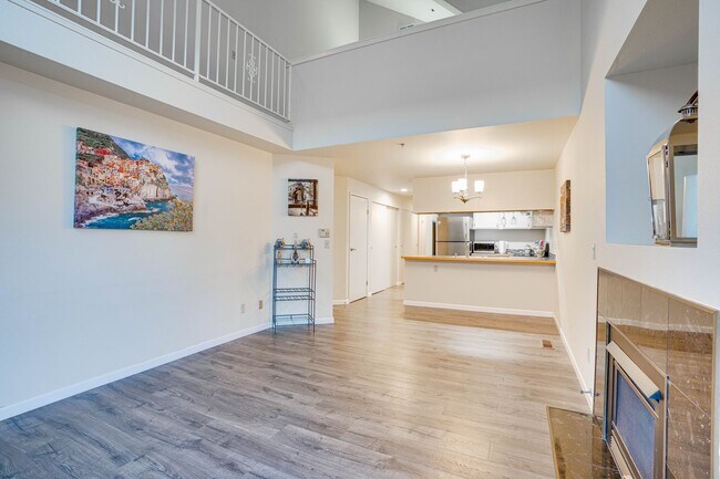 Foto del edificio - Natural Light Filled 2bd/2bth Loft Condo in Crown Hill, $2,550/mo.