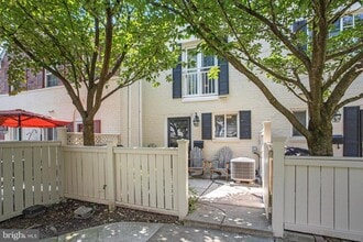Building Photo - 1311 N Van Dorn St