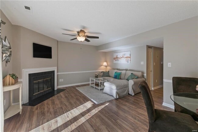 Building Photo - 1431 Thrush Plz