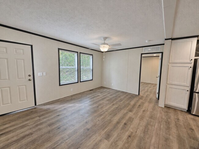 Building Photo - 13 Hummingbird Dr