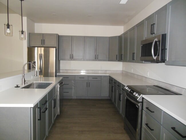 Building Photo - 695 Anela Ln