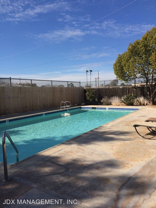 Foto del edificio - 2 br, 2 bath House - 390 N. 1ST STREET, #11