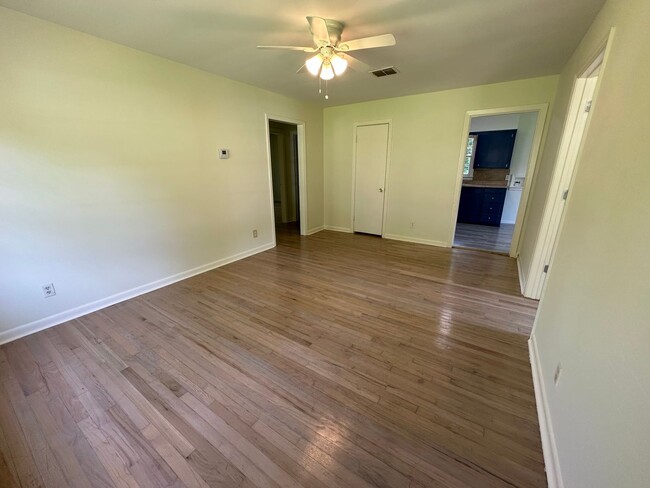 Building Photo - Updated 3 Bedroom House
