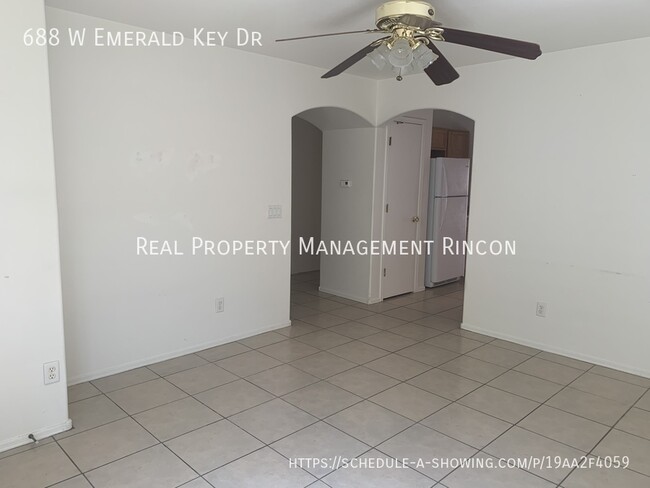 Building Photo - 688 W Emerald Key Dr