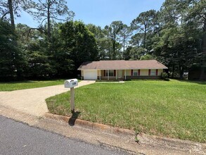 Building Photo - 106 Pinecrest Loop