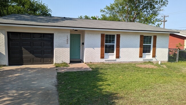 Building Photo - 1203 Kathey Dr