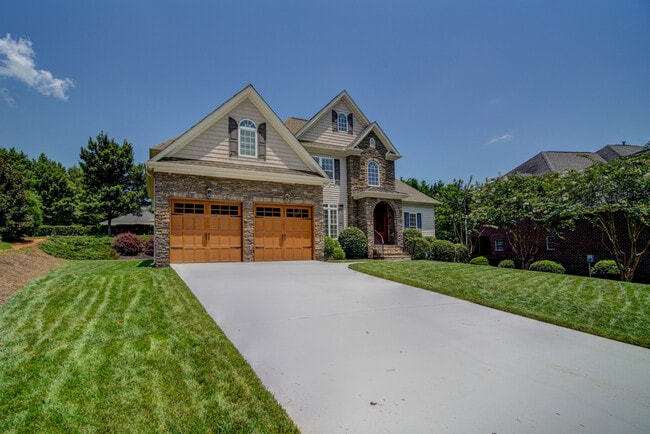 Building Photo - 5 BR, 3 BA Home Quiet Cul de Sac, Convenie...