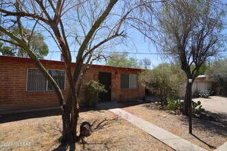 Building Photo - 3529 E Florence Dr