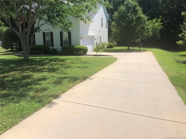 Building Photo - 1157 Woodwinds Dr