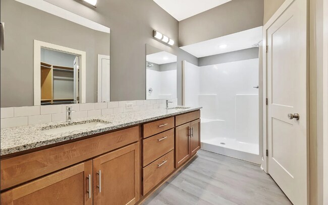 Building Photo - 4546 S Doris Ct