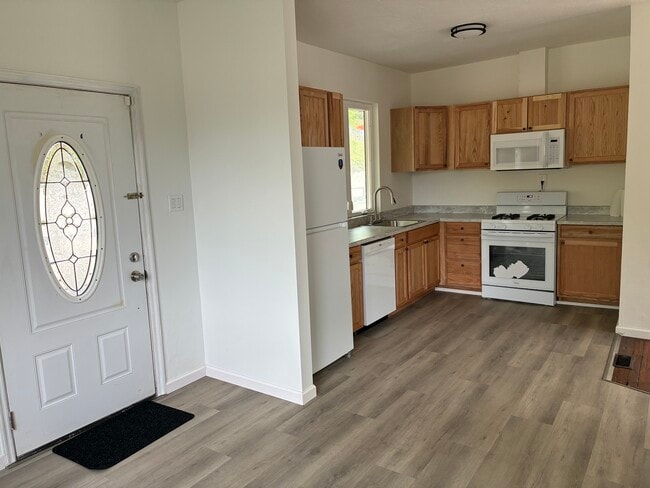 Foto del edificio - 3409 Evergreen Rd