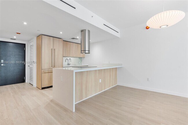 Foto del edificio - 9901 W Bay Harbor Dr