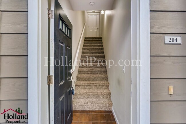 Foto del edificio - Wonderful 3 Story Condo in Hillsboro!