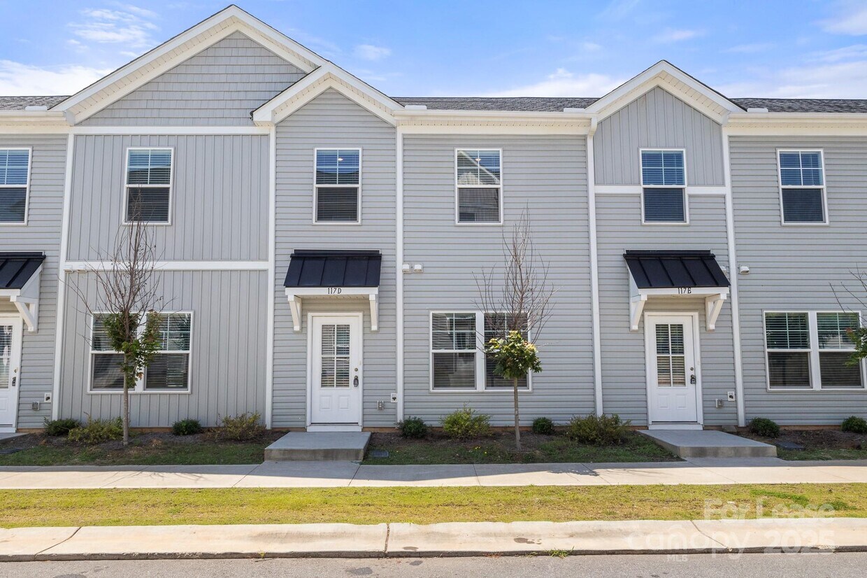 Foto principal - 117 Dogwood Vlg Trl