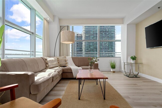 Building Photo - 1395 Brickell Ave