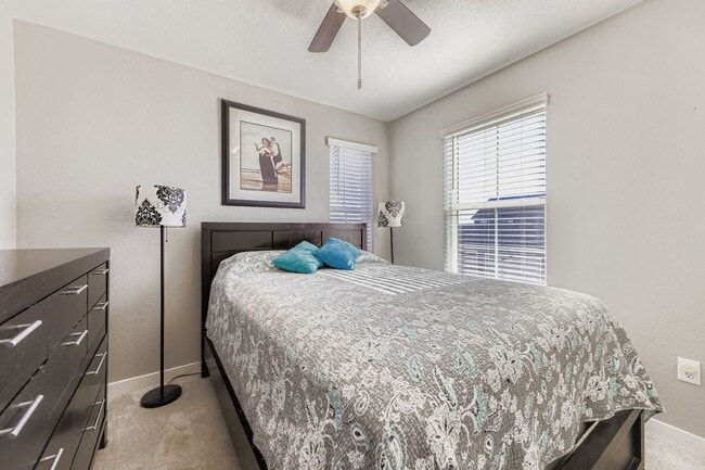 Foto del edificio - 17656 Olive St