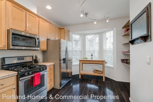 Building Photo - 2 br, 2.5 bath House - 15482 Brianne Ct
