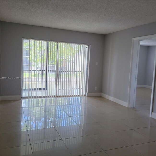 Building Photo - 8051 Colony Cir S