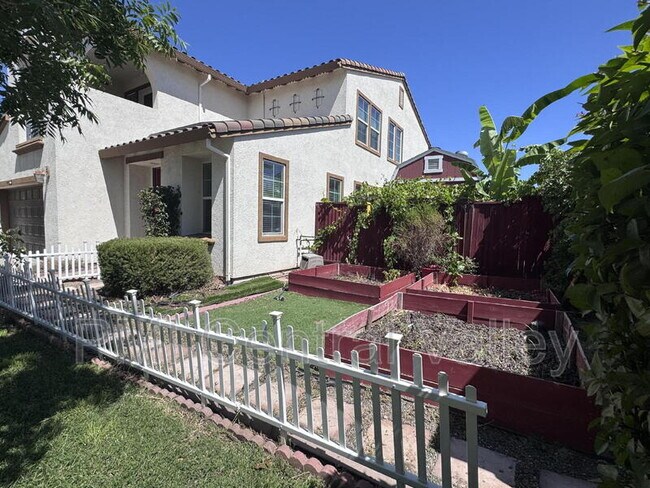 Building Photo - 1077 Miel St