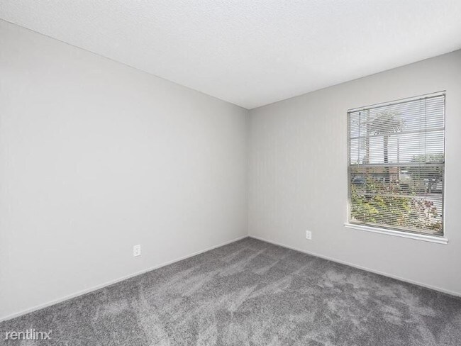 Foto del edificio - 3 br, 2 bath Apartment - 911 Henderson Ave