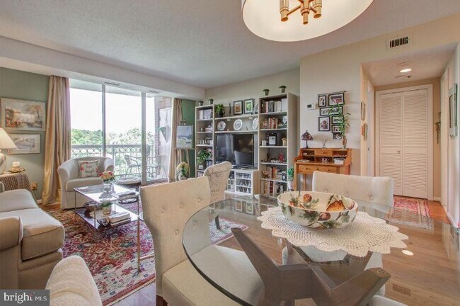 Foto del edificio - 5800 Nicholson Ln